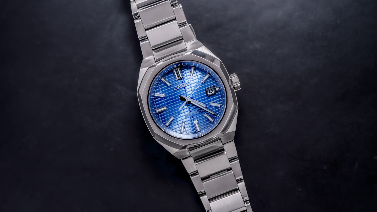 セイコー アストロンの定番モデル】八角形デザインの電波ソーラー