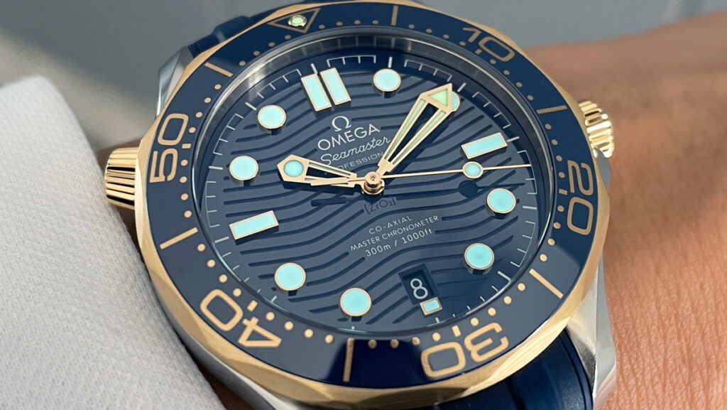 青と金の組み合わせが映えるワケとは？おすすめのブルー×ゴールド