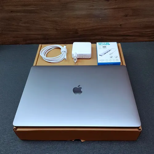 Apple Macbook Pro A2141 I9 9 Gen 32gb 2tb Ssd Cinza + Hub Cinza