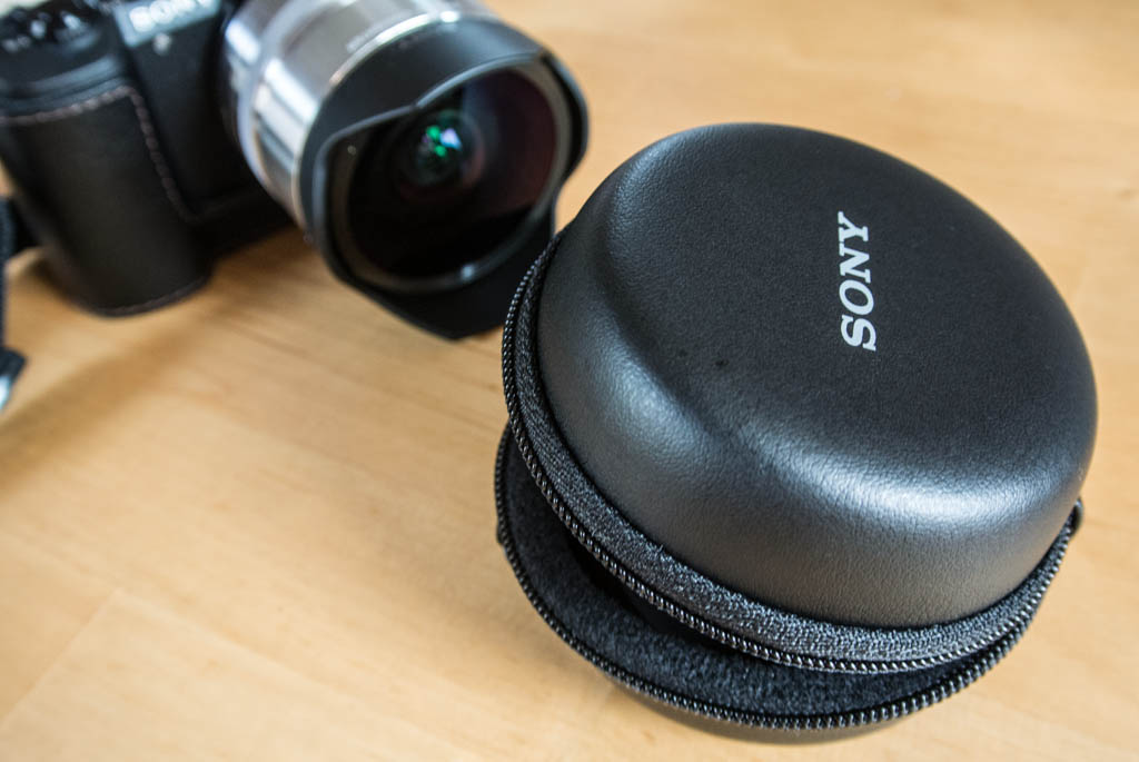 合わせても3万円弱！広角単焦点レンズSEL16F28と、魚眼コンバータVCL