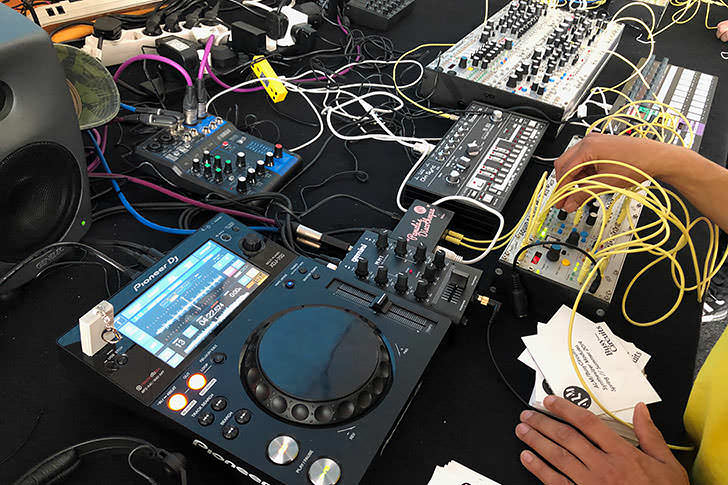 CDJとモジュラーシンセ／リズム・マシンの同期プレイを実現する、ALM