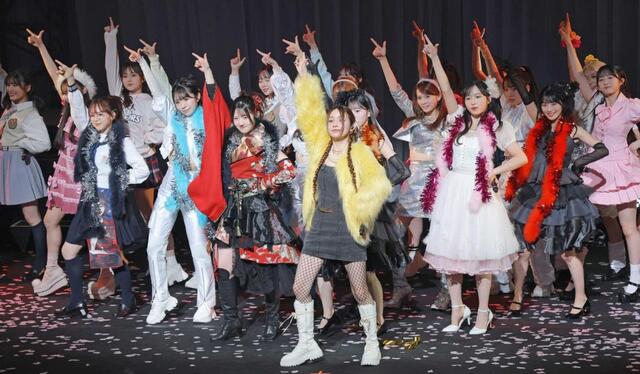 AKBライブに後藤真希がサプライズ出演 「LOVEマシーン」コラボ