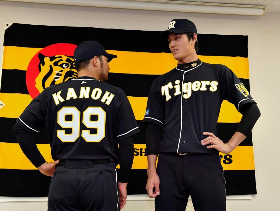 阪神 G戦用ブラックユニホームをお披露目/タイガース/デイリー