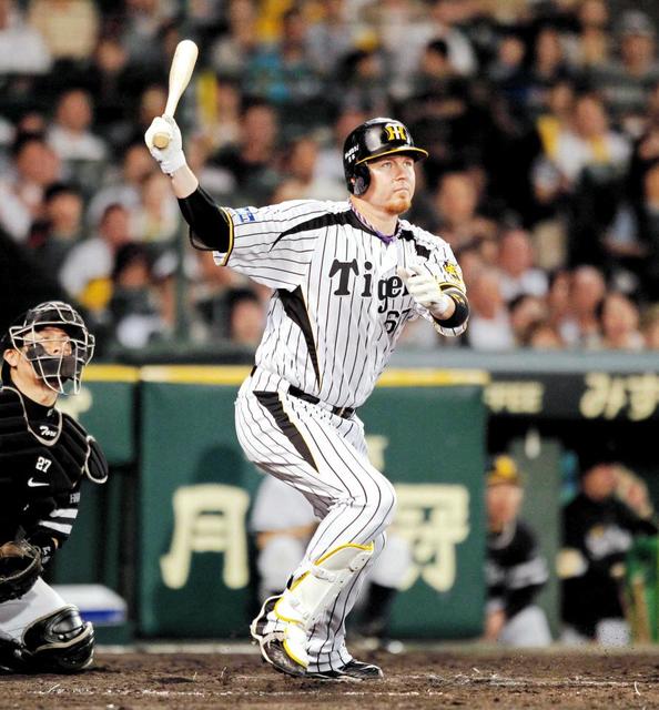 元阪神クレイグ・ブラゼル氏が19日の中日戦でファーストピッチ 10