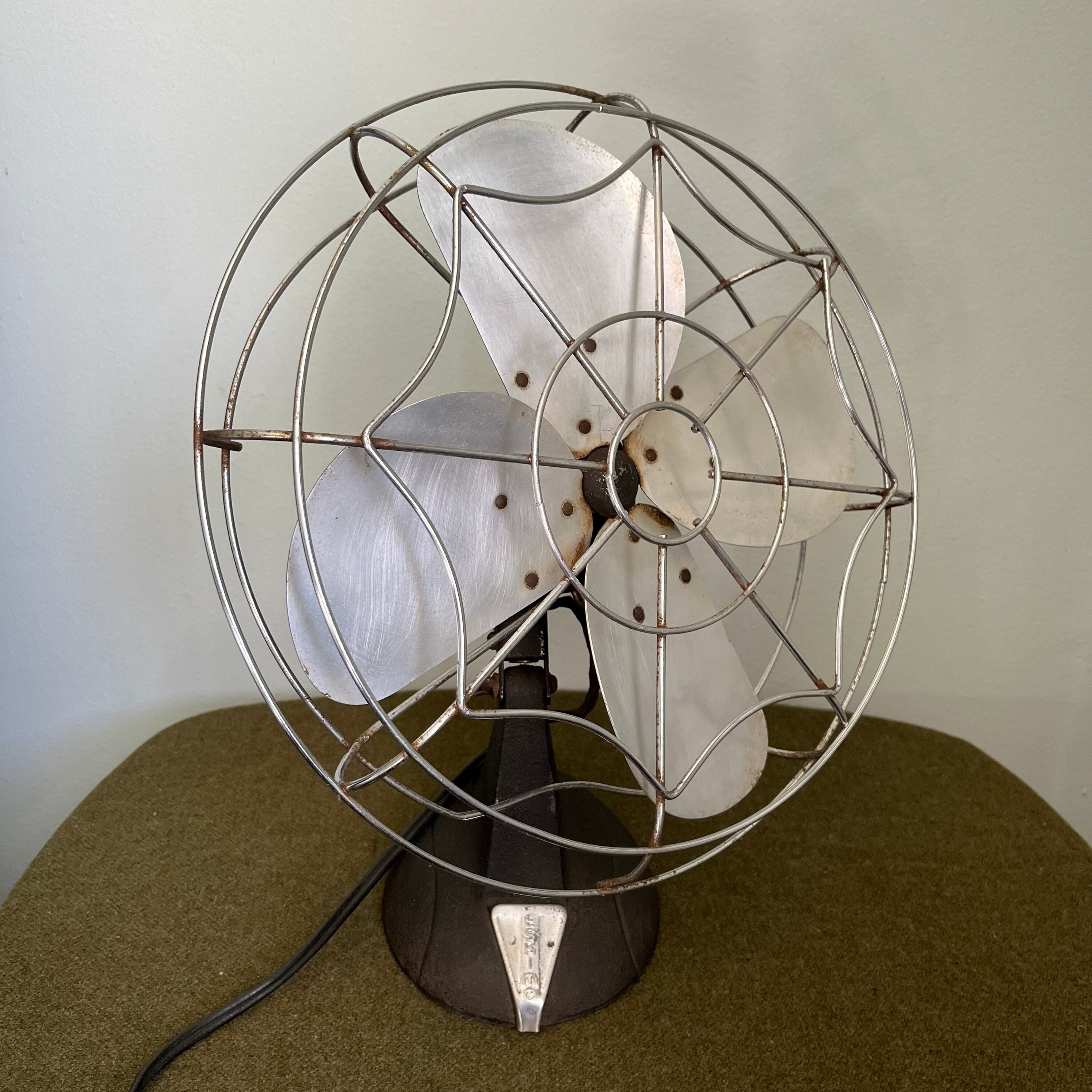 Vintage Industrial Chic Vintage Eskimo Table Top Fan. NONWORKING