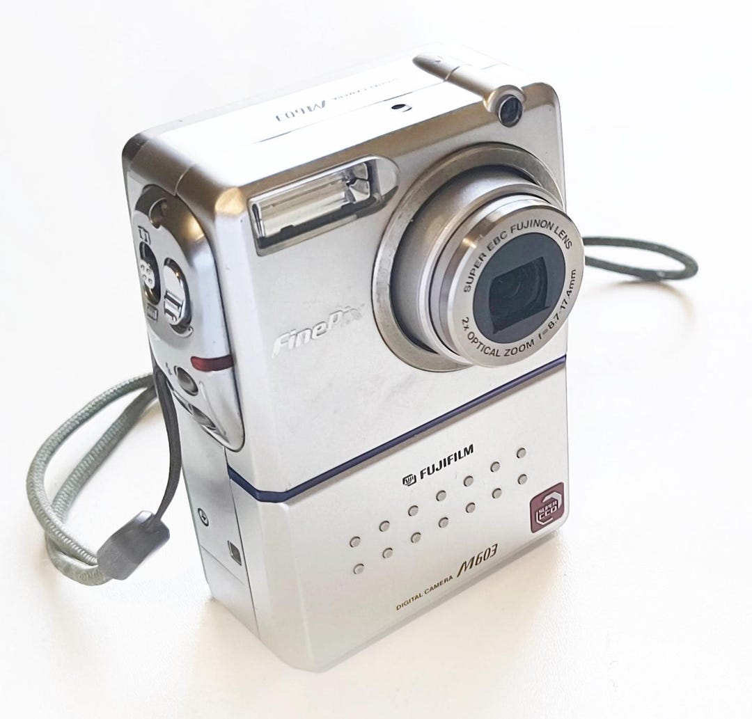 Fujifilm Finepix M603 3.1 Mega Pixel Point and Shoot Digital