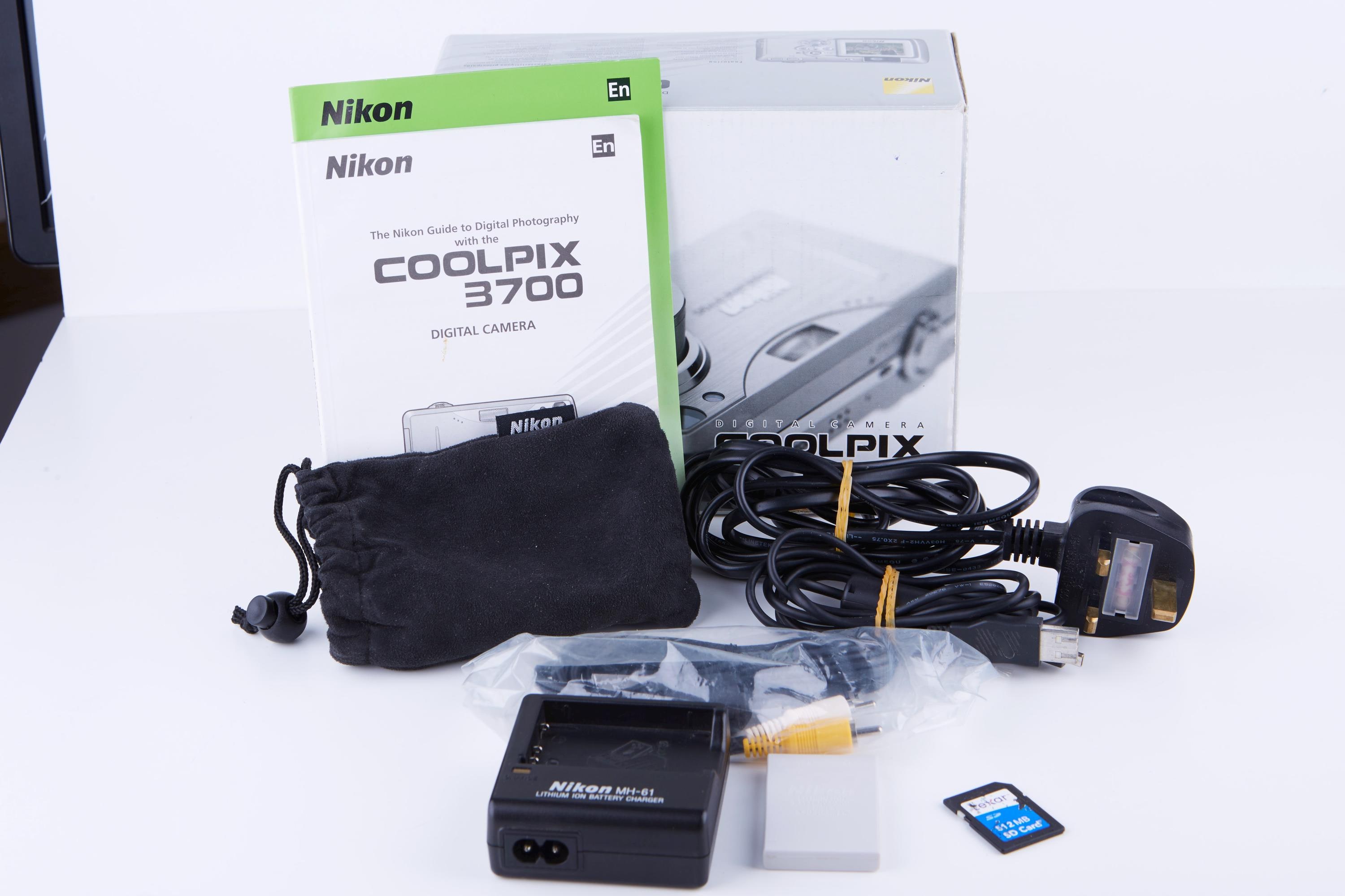 Nikon Coolpix 3700 ヴィンテージデジタルカメラ: 3MP、3倍光学ズーム
