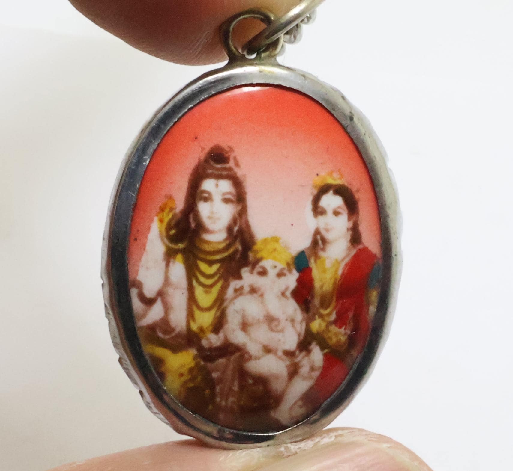 シヴァ神のファミリーアミュレット「オーム」ペンダント：ヒンドゥー教