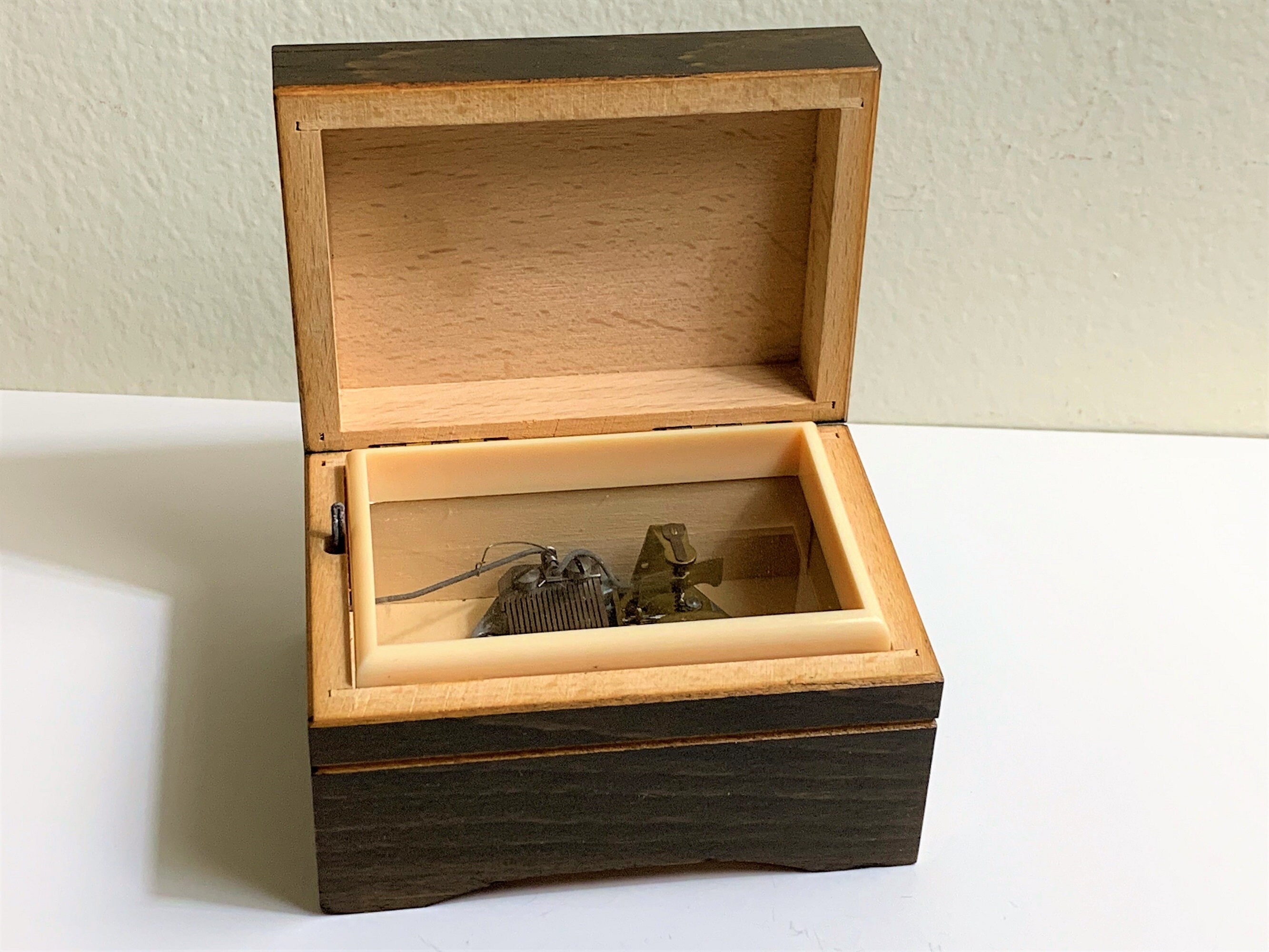 Reuge Music 手巻き音楽ボックス 221s 2237 Reuge Music 手巻き音楽