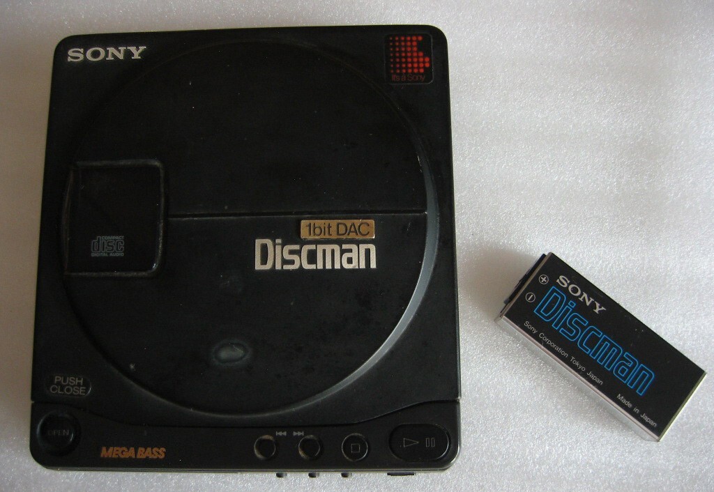 VINTAGE SONY DISCMAN 1bit DAC MODEL D-99 COMPACT DISC CD PLAYER