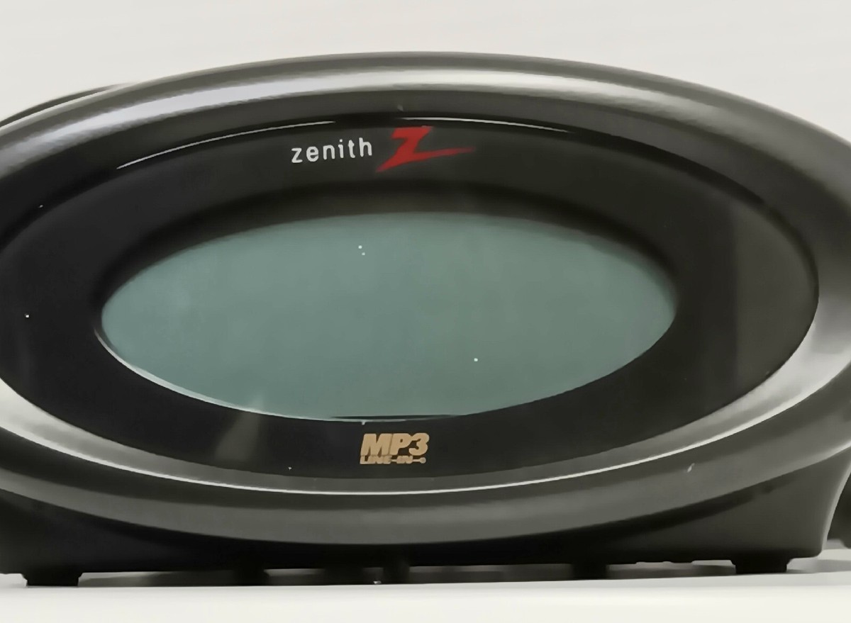 ZENITH MP3 Line-In CDAUX Auto Set Digital Tuning Alarm Clock AM/FM