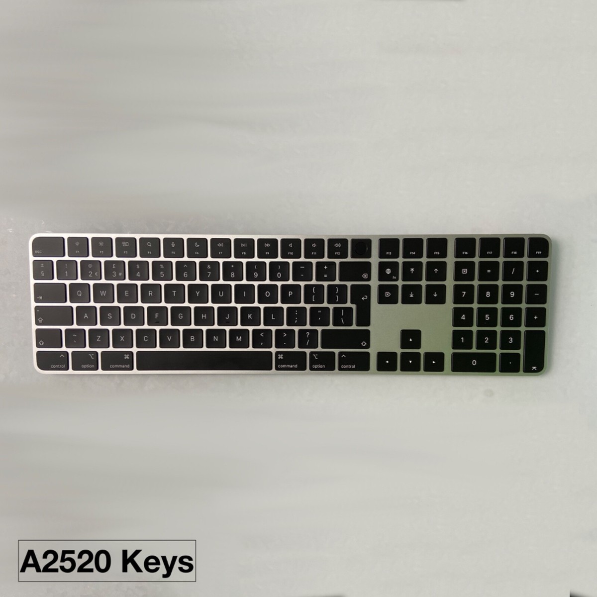 A2520 Apple Magic Keyboard With Numeric Pad & Touch ID - Black 1x