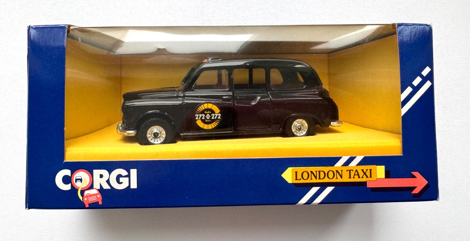 Corgi 425, London taxi - Free Price Guide & Review