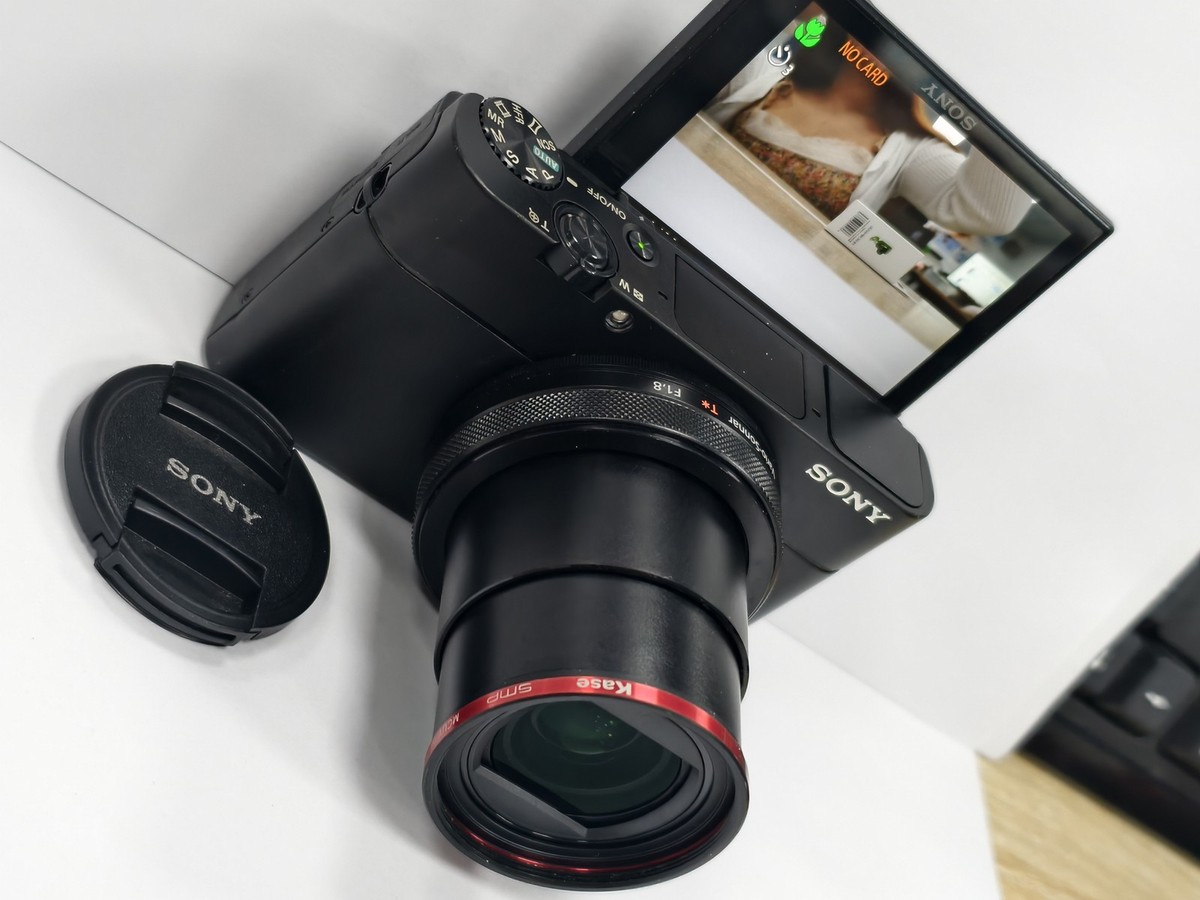 Sony Cyber-shot RX100 V RX100M5 Digital Camera 20.1MP w/Flip