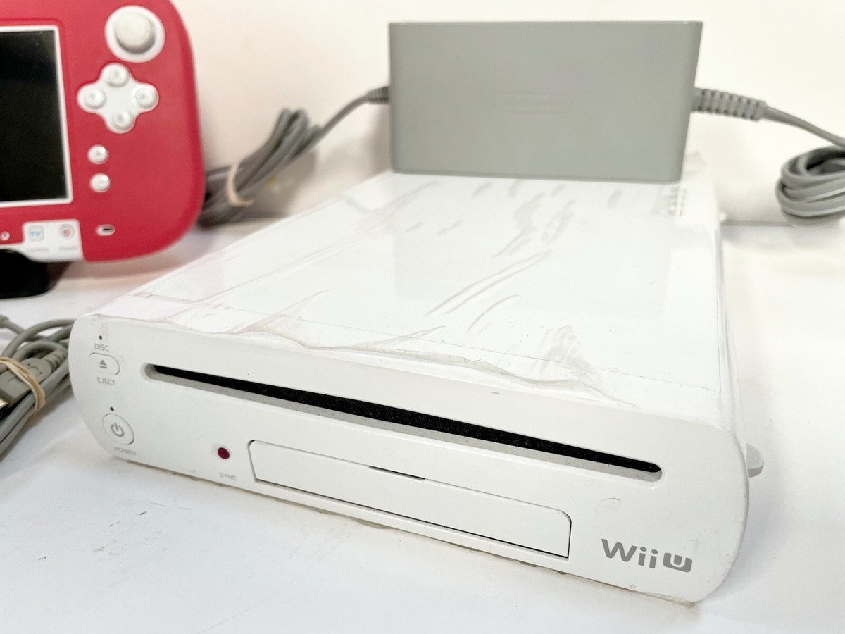 Nintendo Wii U 8GB White Gaming Console Gamepad WUP-001(02) W