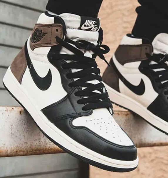Air Jordan 1 Retro High OG “Dark Mocha” - Men's Size 10