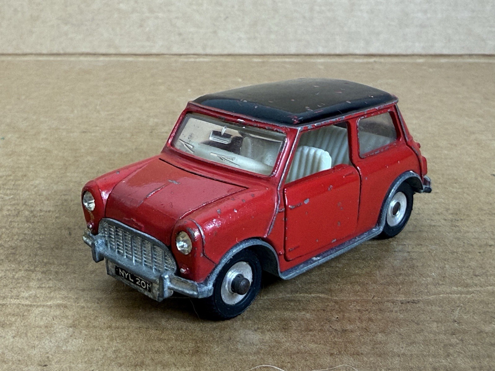 Dinky 183, Morris Mini Minor Automatic - Free Price Guide & Review