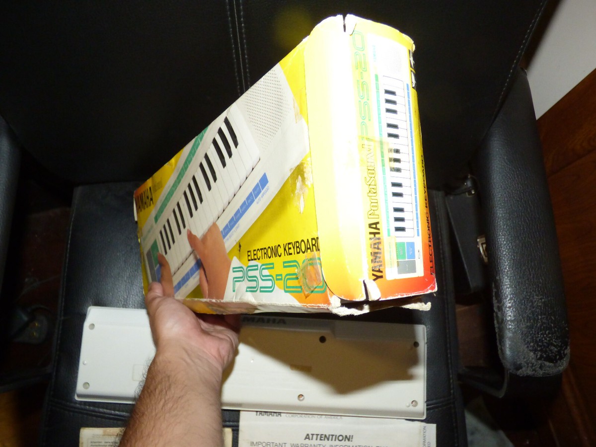 Vintage YAMAHA Portasound PSS-20 Electronic Mini Keyboard Synth