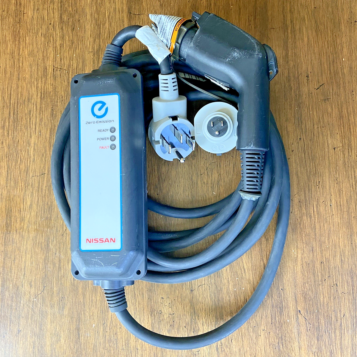 Nissan Leaf Charger Dual level Voltage EV charging cable 30 Amp