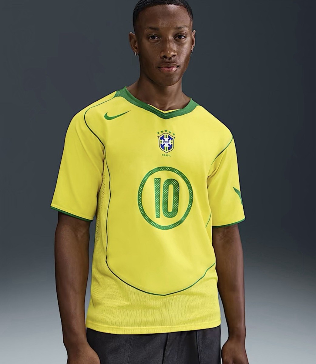 NEW Nike Ronaldinho Brazil 2004 Total 90 Reissue Soccer Replica