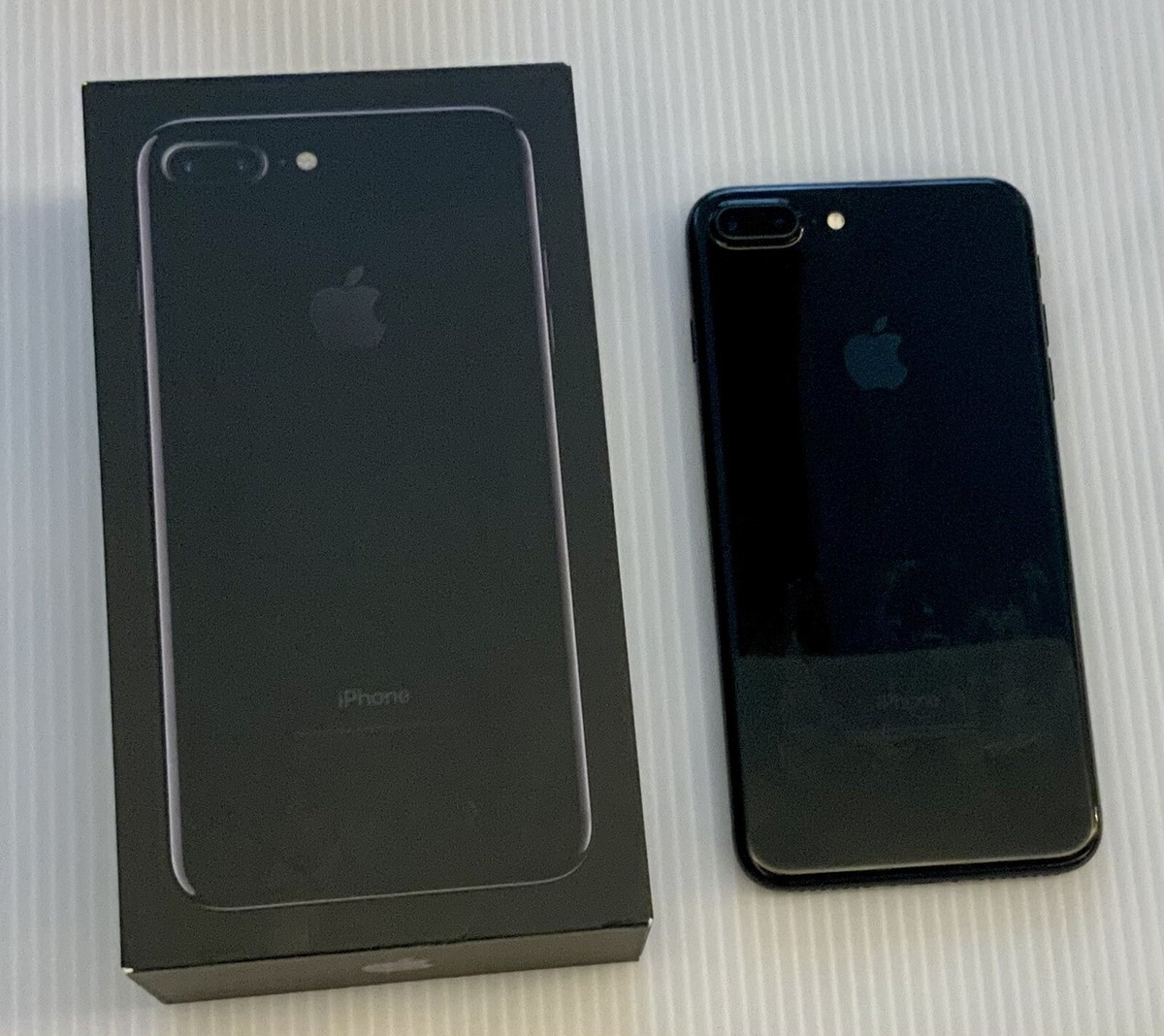 iPhone7 256GB ブラック Pre-Owned Apple iPhone 7 Plus - Carrier