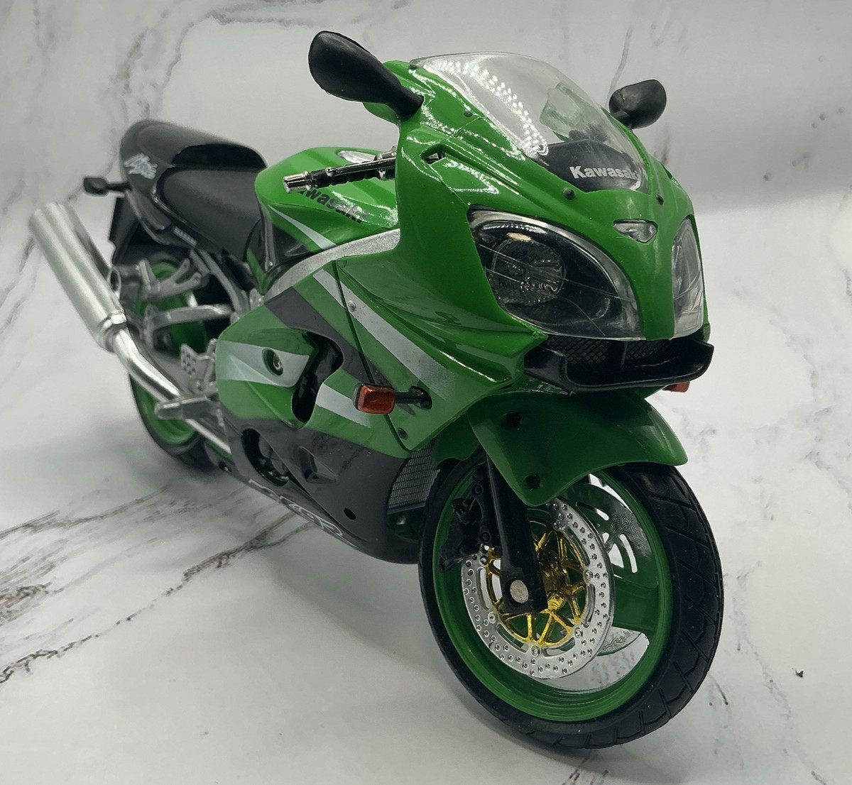 KAWASAKI ZX-9R 1:12 SCALE GREEN BY NEW RAY DIE-CAST W PLASTIC