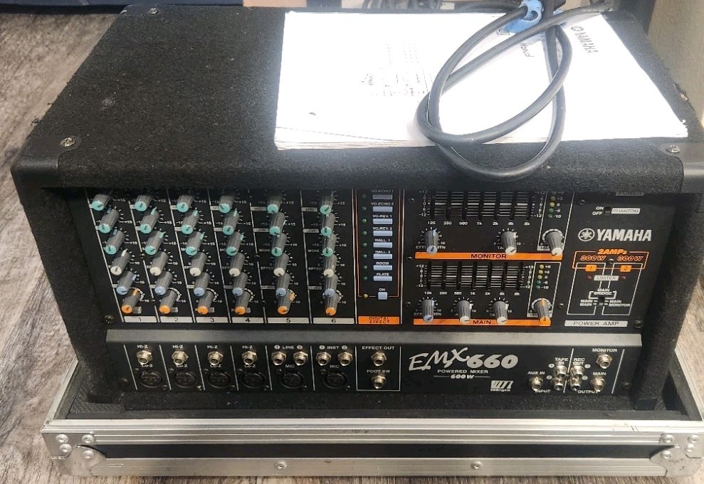 YAMAHA EMX660 Powered Mixer - 2 AMPS (300w + 300w) WITH ROAD READY
