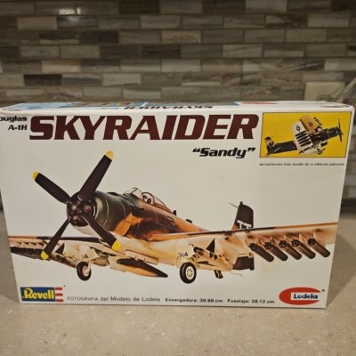 VTG 1973 Revell Lodela 1/40 Douglas A-1H Skyraider SANDY Model Kit