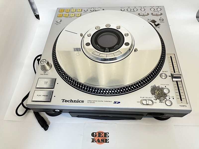 Technics SL-DZ1200 Digital DJ Turntables Self-propelled turntable