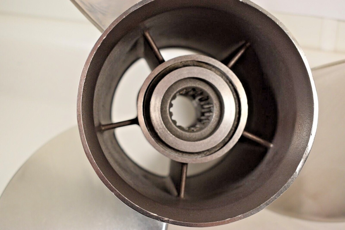 Re-Manufactured Honda 58333-ZY3-A18CL 15 1/4 Pitch RH SS Boat