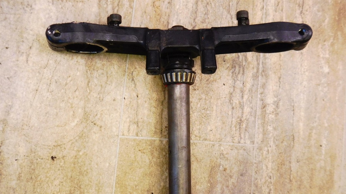 1985 Kawasaki ZX900 Ninja K238-1) triple tree steering stem clamp
