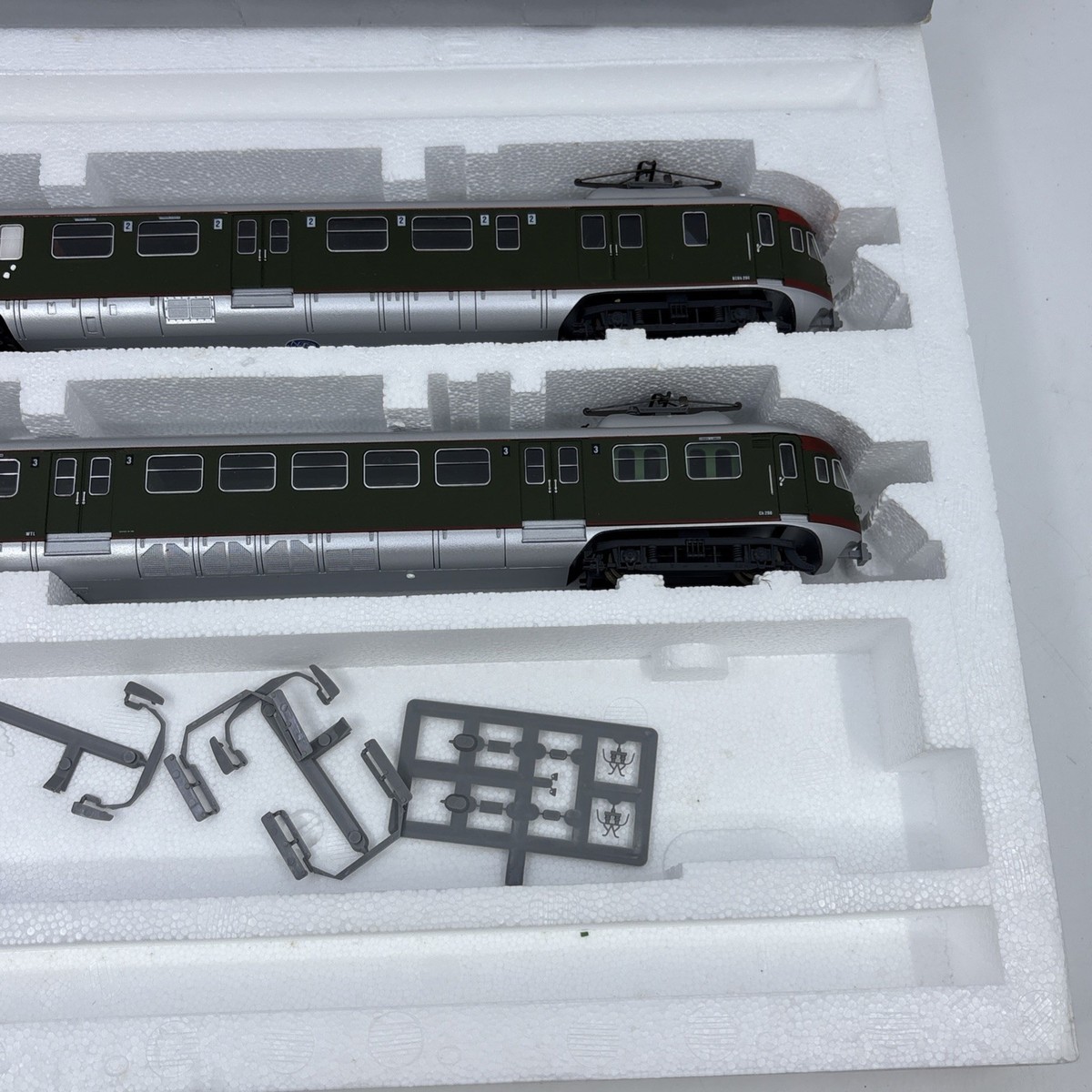 LIMA HO Scale 149731 Dutch Emu Powered Rail Passenger Car Boxed