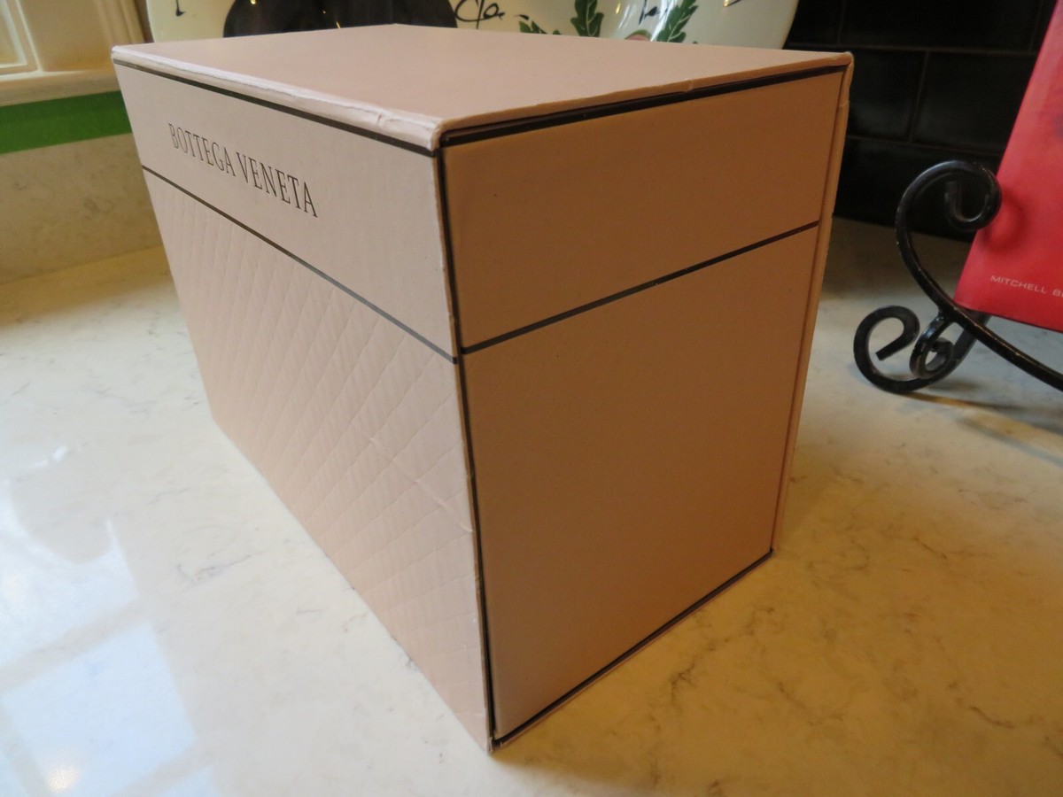 White-Bottega Veneta Magnetic Gift Box- 11