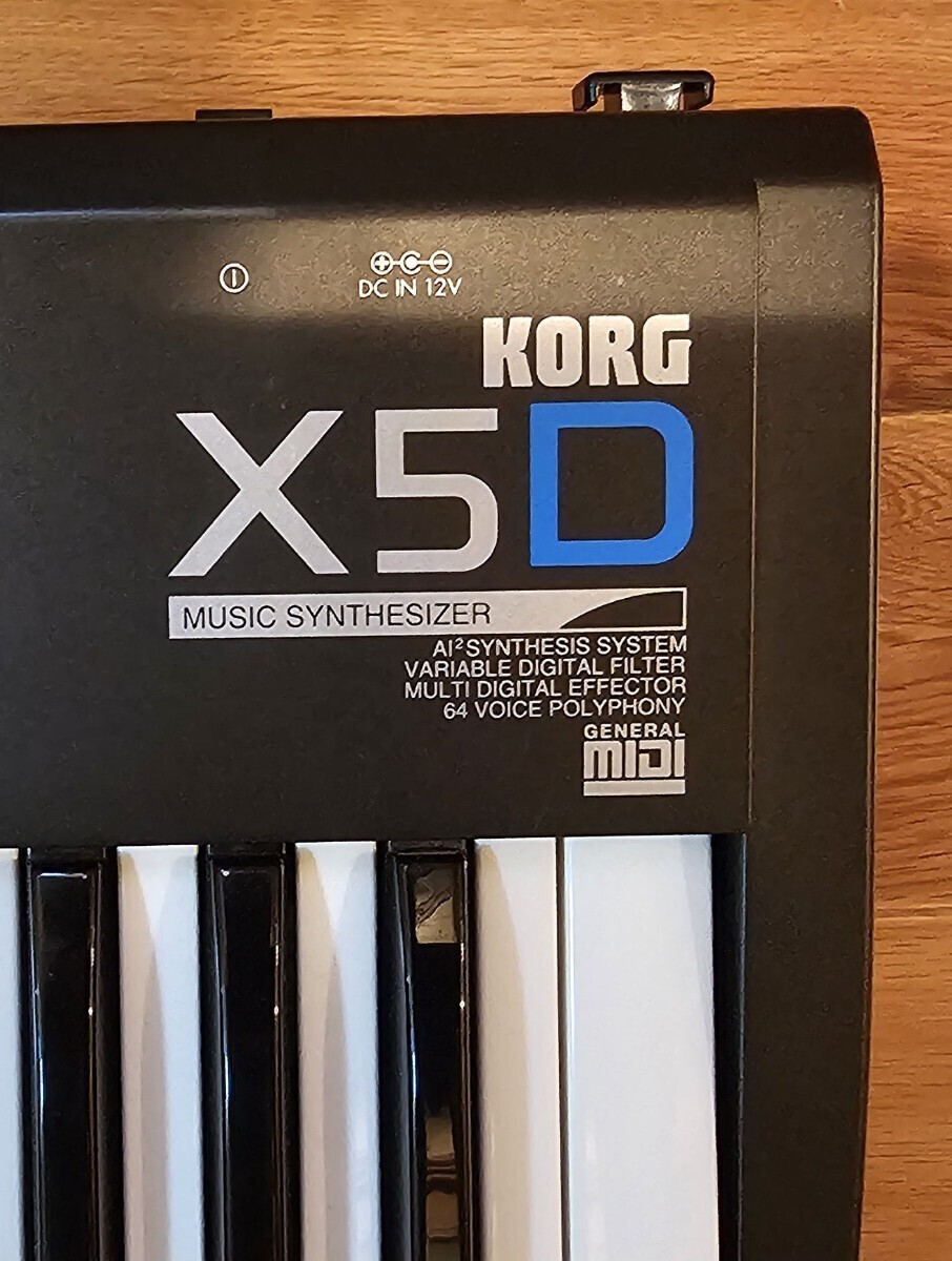 KORG X5D Music Synthesizer Keyboard Music Instruments Black Good