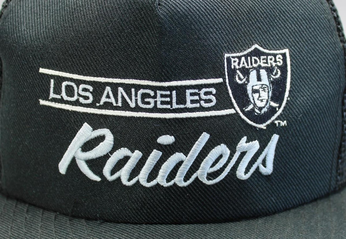 VINTAGE '90s LOS ANGELES RAIDERS SCRIPT HAT • ANNCO MESH BACK