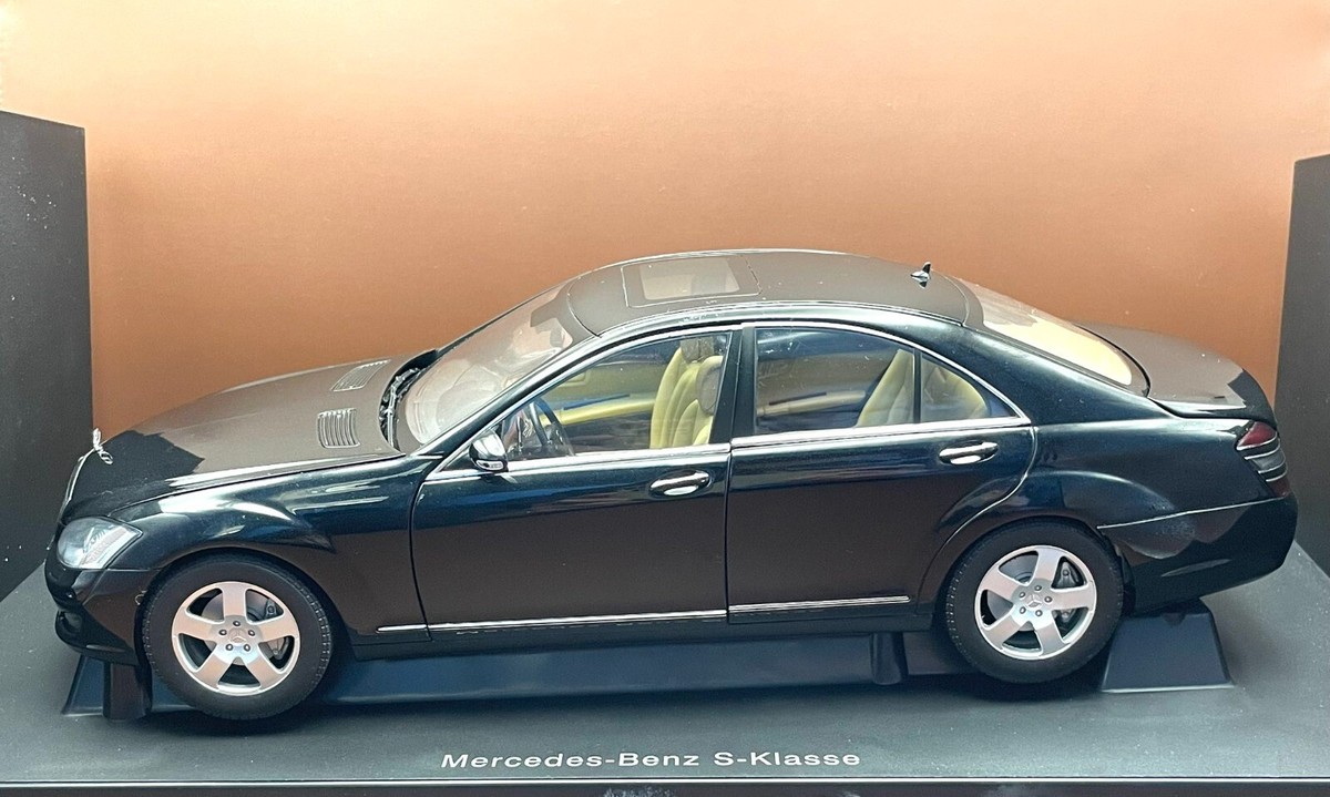 SUPER RARE* Autoart 1/18 Mercedes-Benz S-Class W221 Dealer Edition