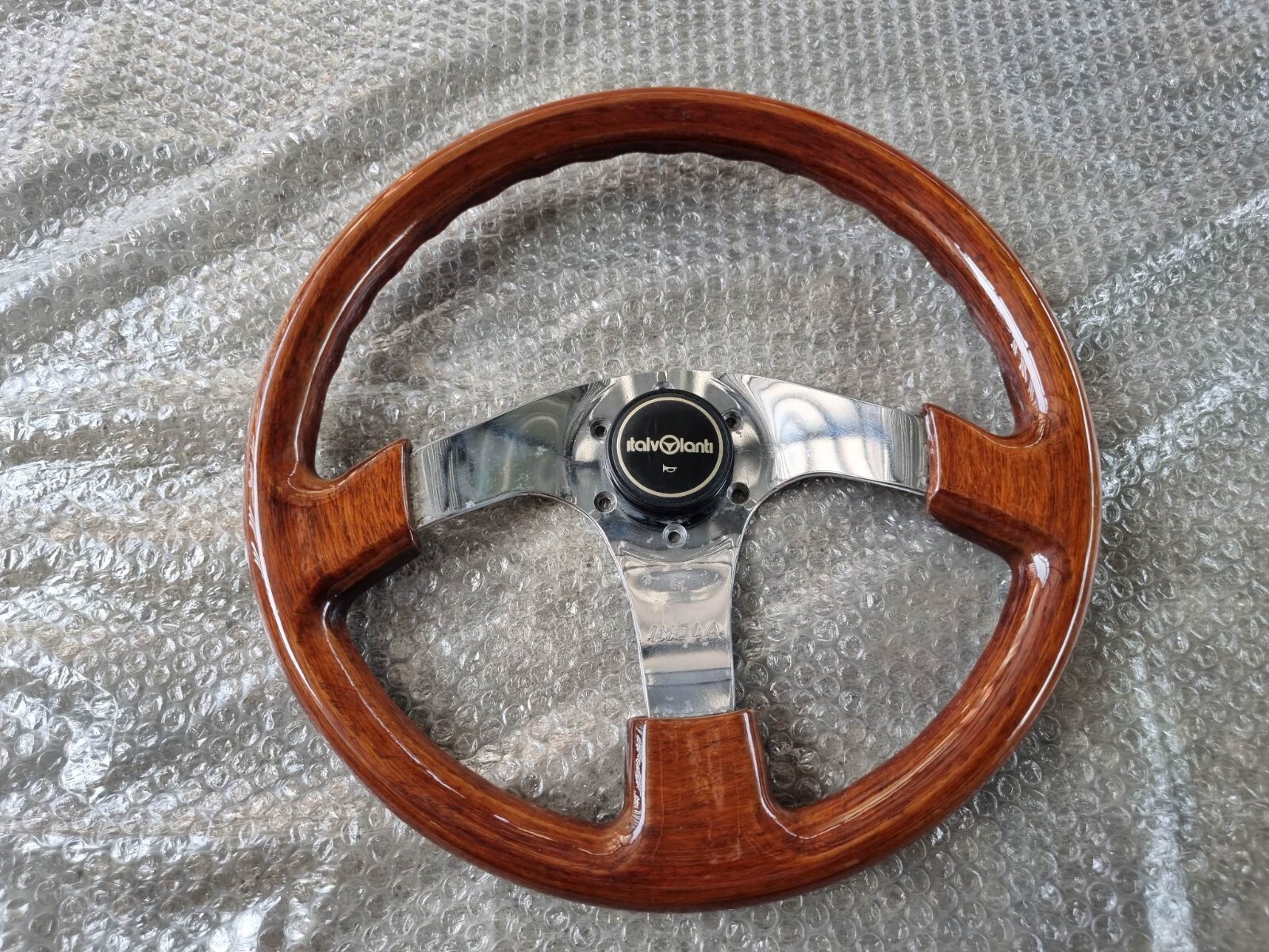 イタルボランテブラックレザー 3スポーク ステアリングホイール 直径約