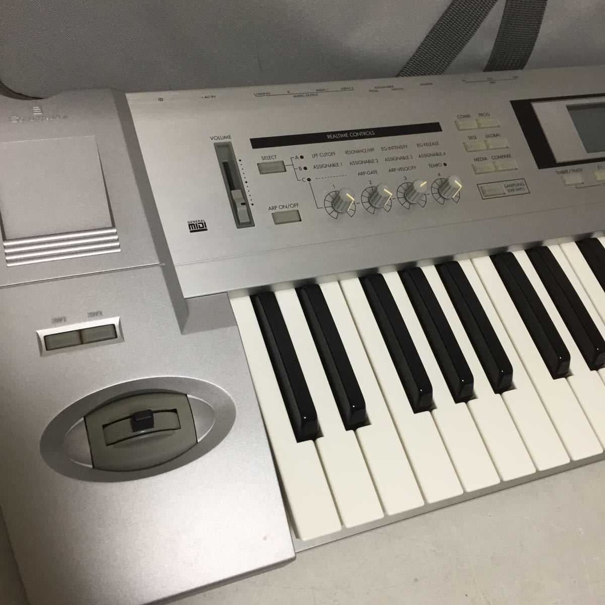 KORG TRITON Le 61-Key Music Workstation Keyboard Synthesizer