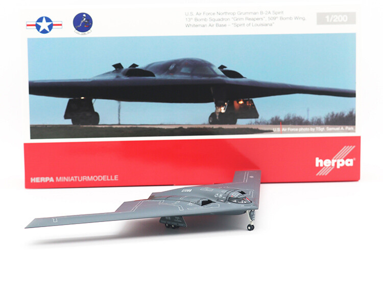 new 1/200 Louisiana Spirit B-2A Stealth Strategic Bomber Model