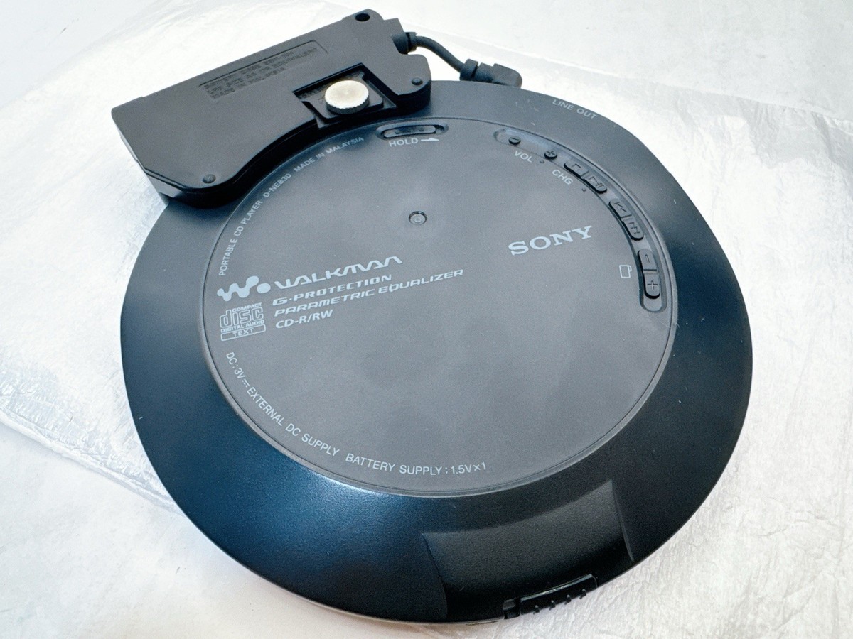 Sony D-NE830 Walkman Silver Portable CD Player MP3 ATRAC Boxed