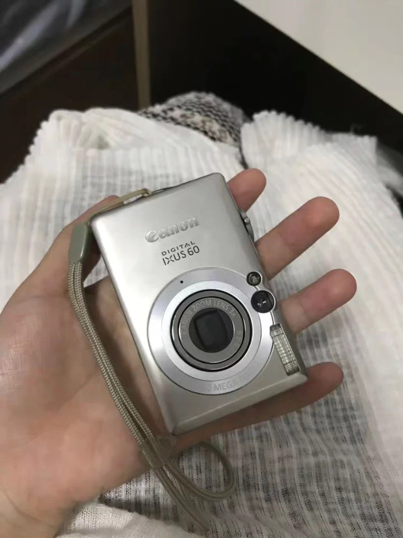 Canon IXUS 60 6.0MP 3X Optical Zoom CCD Digital Camera Silver