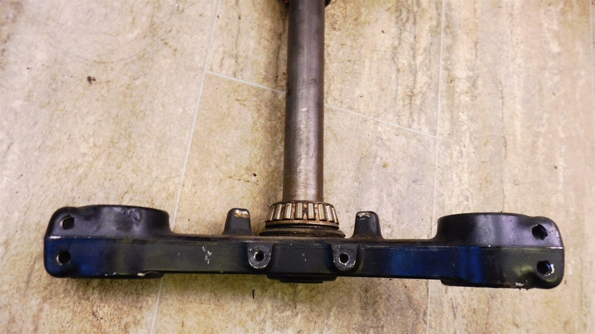 1985 Kawasaki ZX900 Ninja K238-1) triple tree steering stem clamp