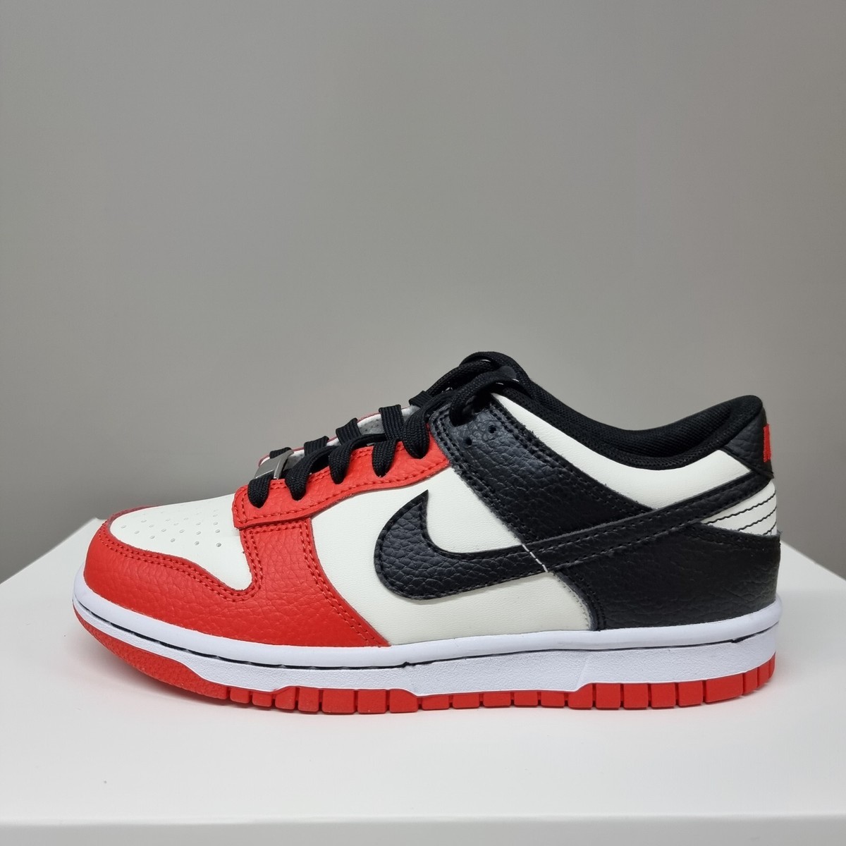 NIKE DUNK LOW EMB NBA 75TH ANNIVERSARY CHICAGO (GS) (DO6288 100