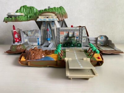 THUNDERBIRD Power Tech Tracy Island Secret Base Electronic Playset