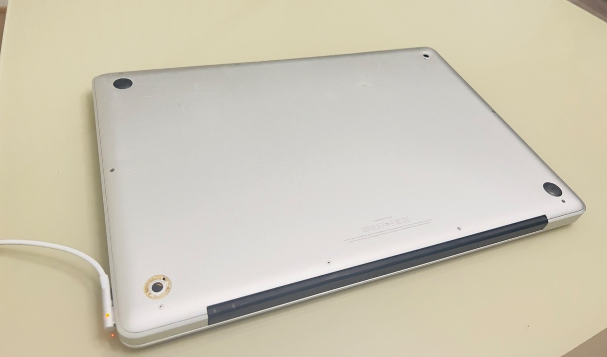 Apple MacBook Pro A1297 17