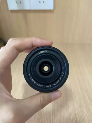 Panasonic Lumix G 14mm f/2.5 Lens H-H014 w Caps for Panasonic M4/3