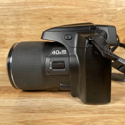 Fujifilm FinePix S8200 16.2MP 3