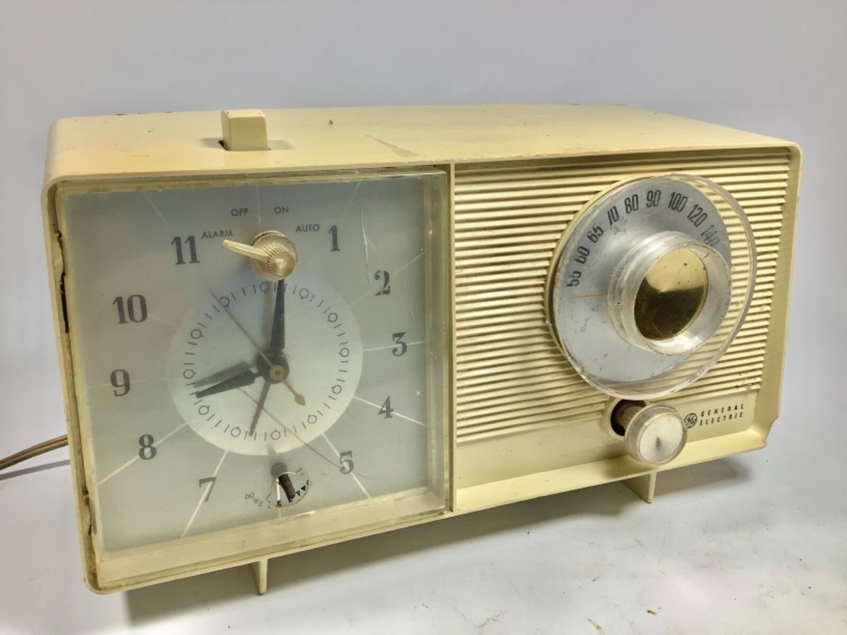 Vintage Nostalgic General Electric GE Tube Alarm Clock Radio AM C