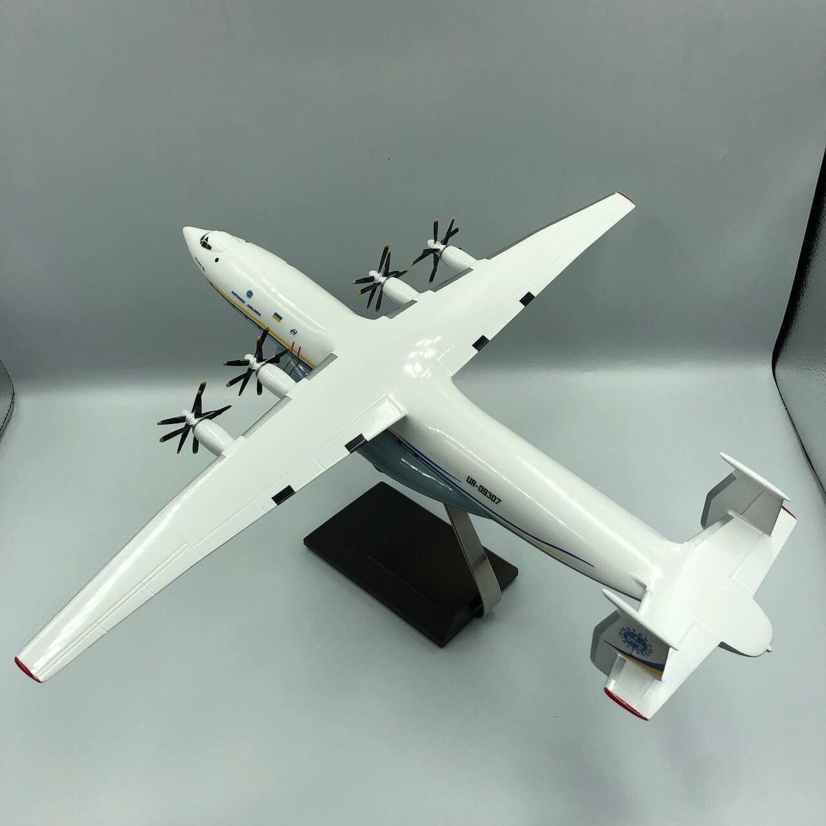 Official licenced Turboprop ADB Antonov 22 An-22A UR-09307 scale 1