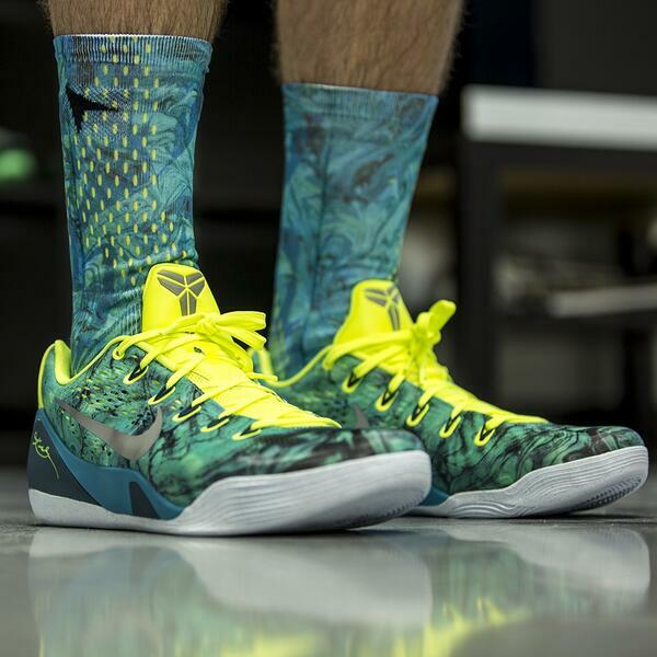 Nike Kobe 9 EM Easter Turbo Grreen/Metallic-Silver 646701-300 Size